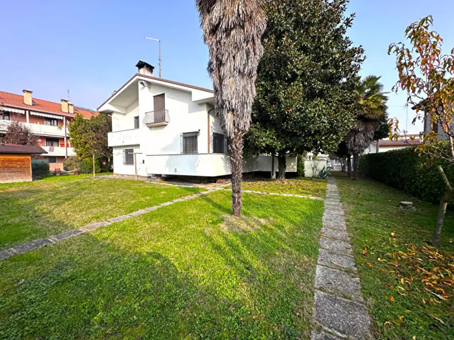 Immagine 17 di Villa in vendita  in Via Santa Monica a Albignasego