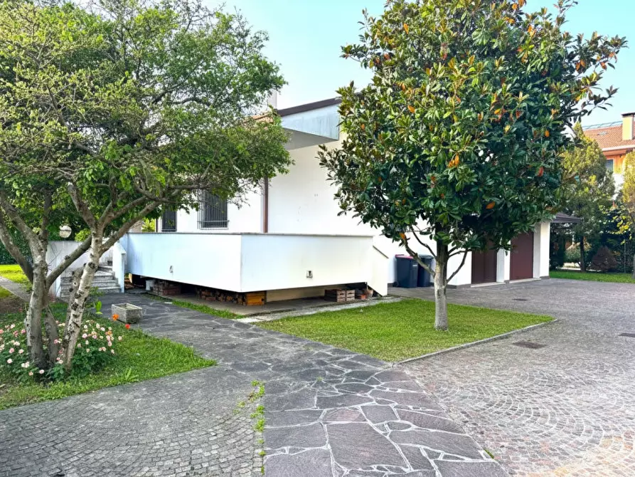 Immagine 28 di Villa in vendita  in Via Santa Monica a Albignasego