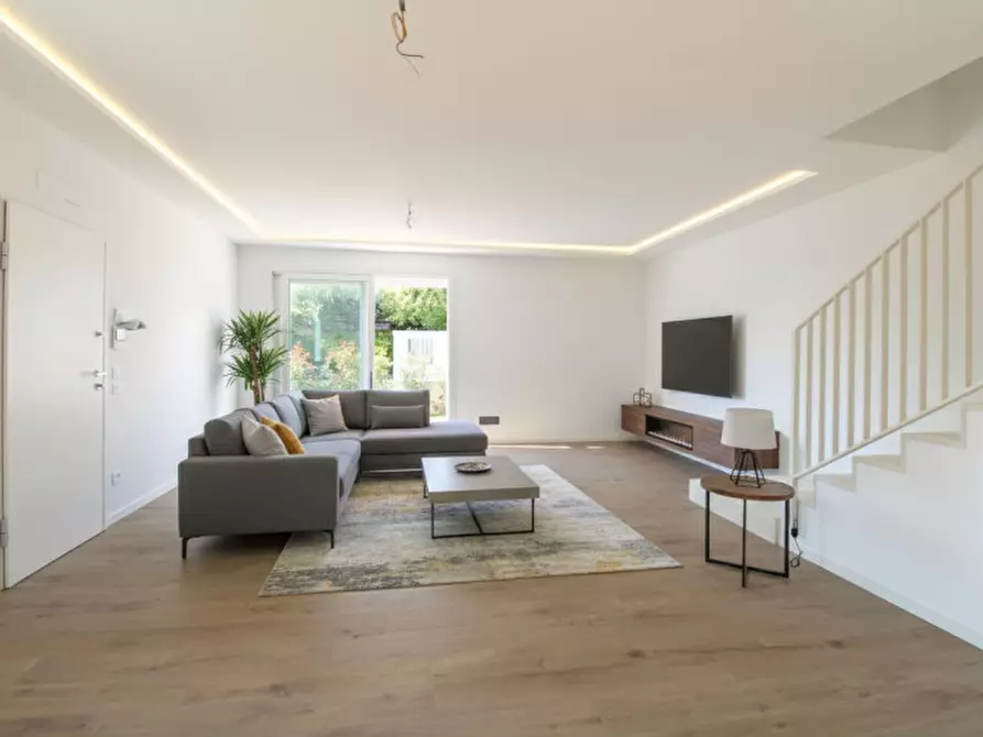 Immagine 1 di Casa trifamiliare in vendita  in Vicolo svevo a Albignasego