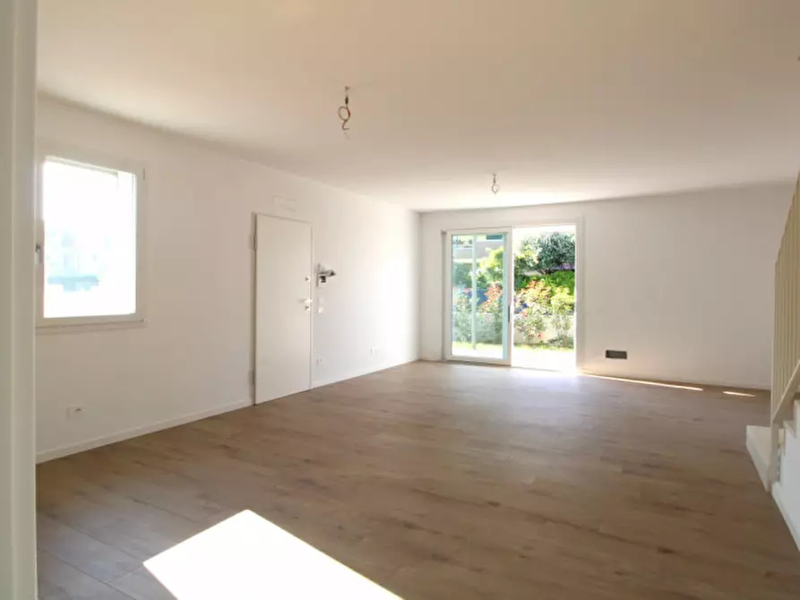 Immagine 15 di Casa trifamiliare in vendita  in Via Guglielmo Marconi a Albignasego
