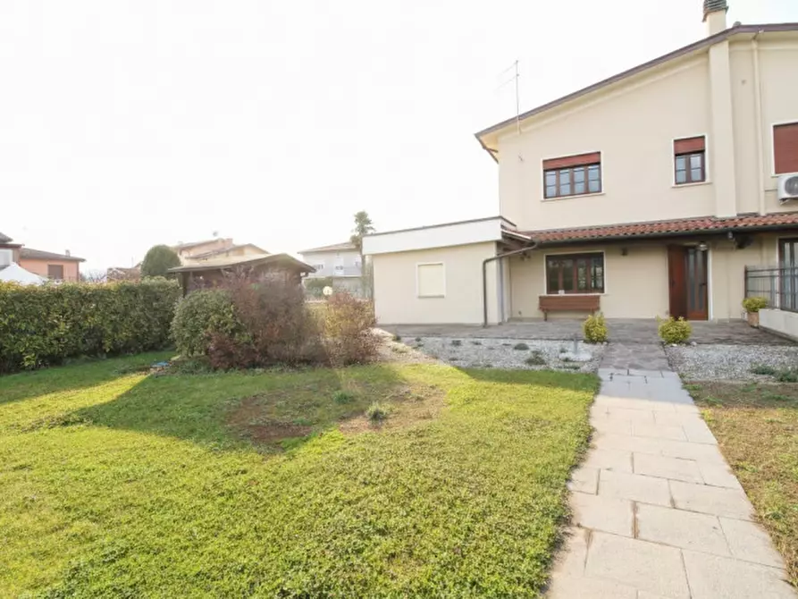 Immagine 4 di Casa bifamiliare in vendita  in Via Savellon 45 a Pernumia