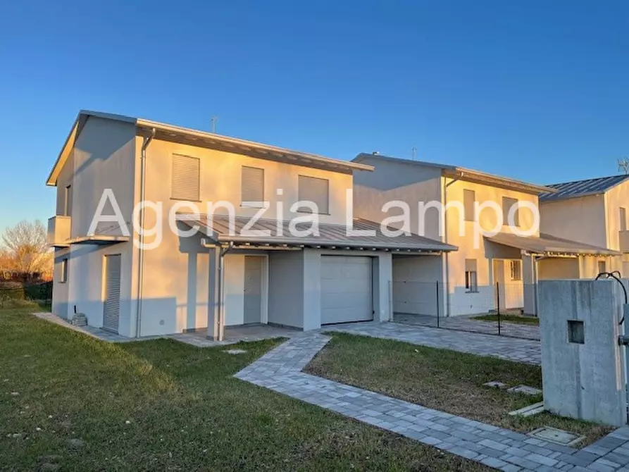 Immagine 1 di Casa bifamiliare in vendita  in Via Roma a Pravisdomini