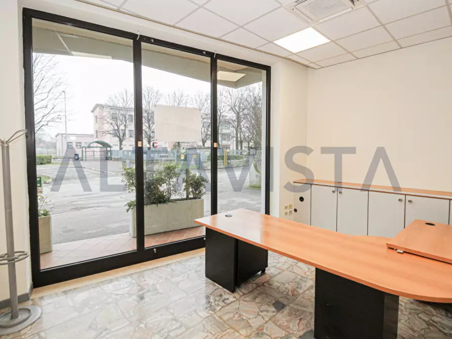 Immagine 11 di Negozio in affitto  in Via Napoleonica a Mazzano