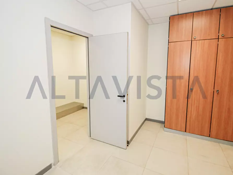 Immagine 26 di Negozio in affitto  in Via Napoleonica a Mazzano