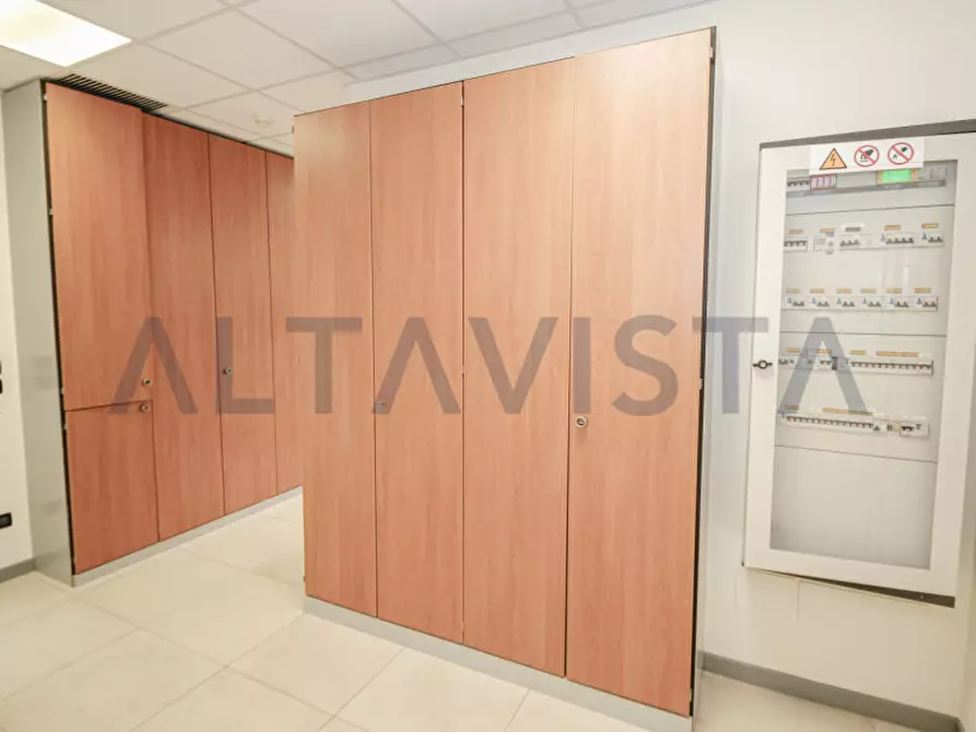 Immagine 27 di Negozio in affitto  in Via Napoleonica a Mazzano