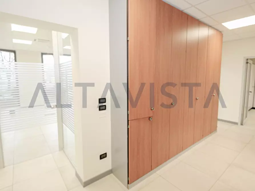 Immagine 28 di Negozio in affitto  in Via Napoleonica a Mazzano