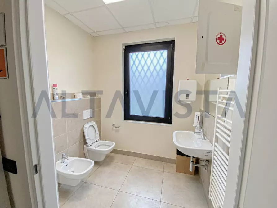 Immagine 24 di Negozio in affitto  in Via San Vito a Bedizzole