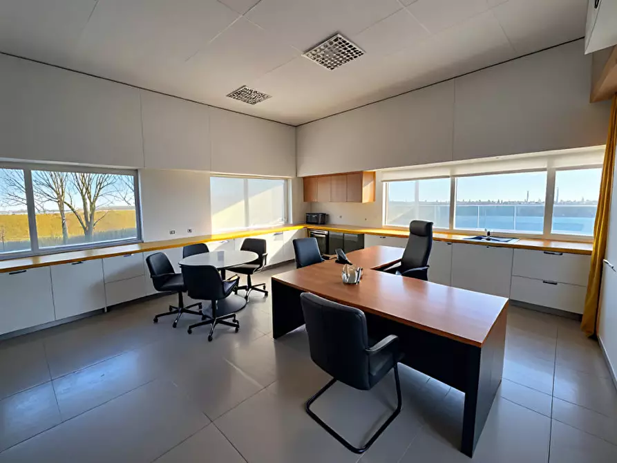 Immagine 1 di Ufficio in affitto  in Via Della Madonnina a Montebelluna