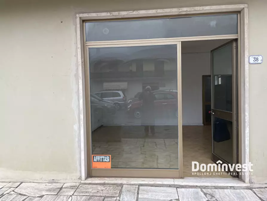 Immagine 1 di Negozio in affitto  in Piazza Silone a Capalbio