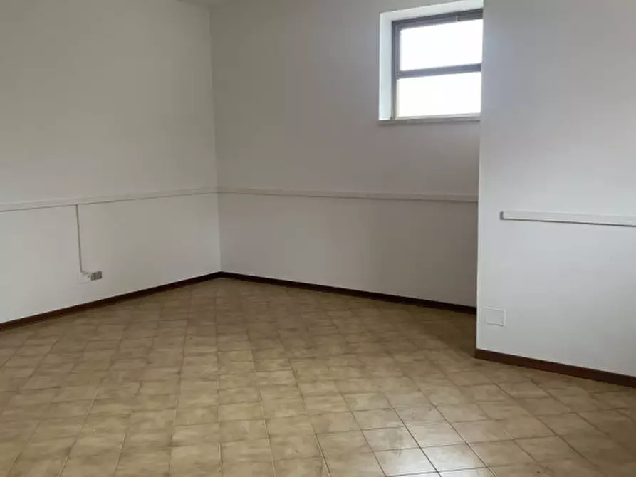 Immagine 2 di Negozio in affitto  in Piazza Silone a Capalbio