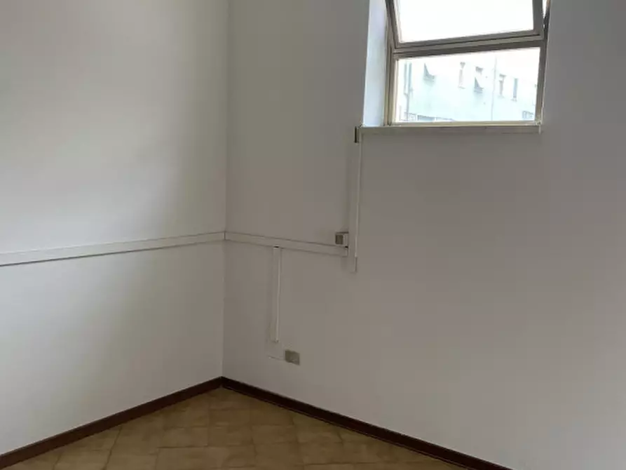 Immagine 3 di Negozio in affitto  in Piazza Silone a Capalbio