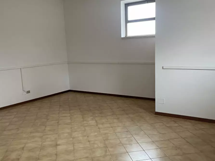 Immagine 4 di Negozio in affitto  in Piazza Silone a Capalbio