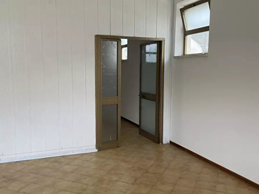 Immagine 5 di Negozio in affitto  in Piazza Silone a Capalbio