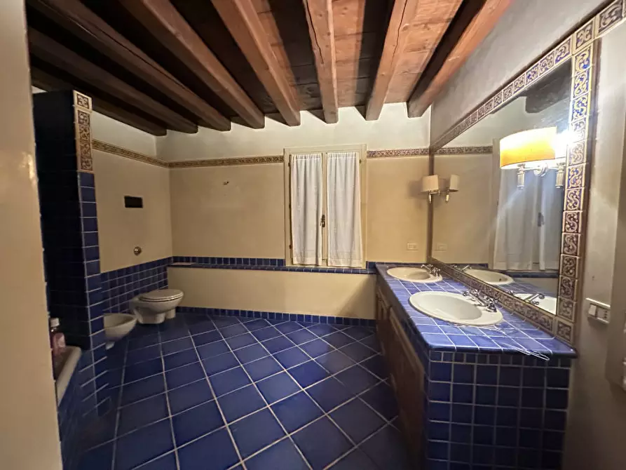 Immagine 11 di Villa in vendita  a Teolo