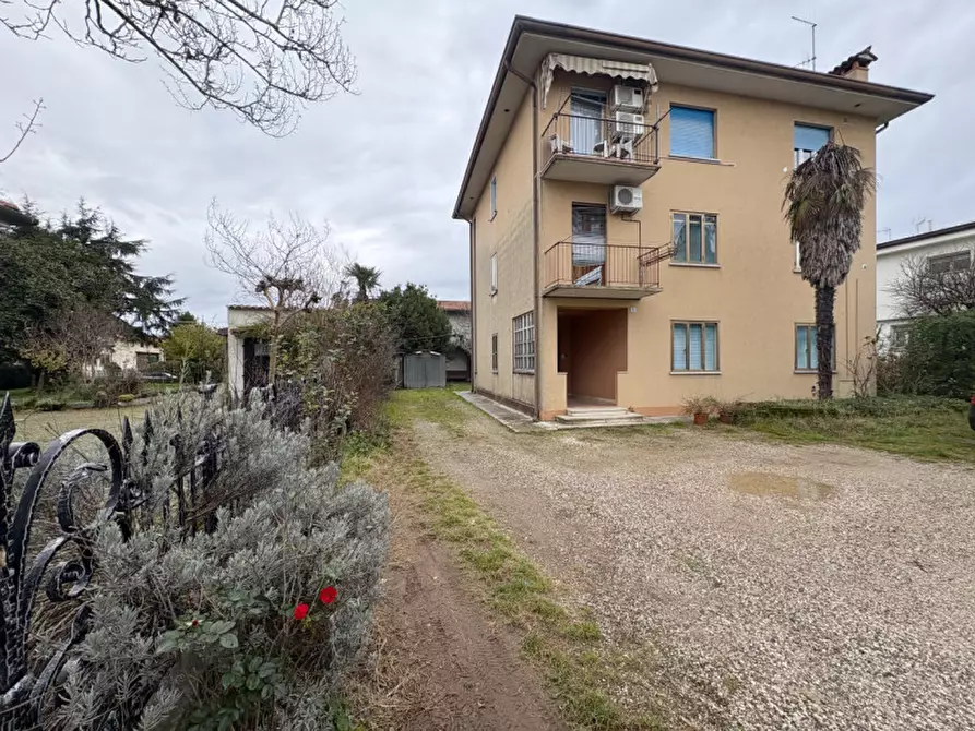 Immagine 2 di Appartamento in vendita  a Udine