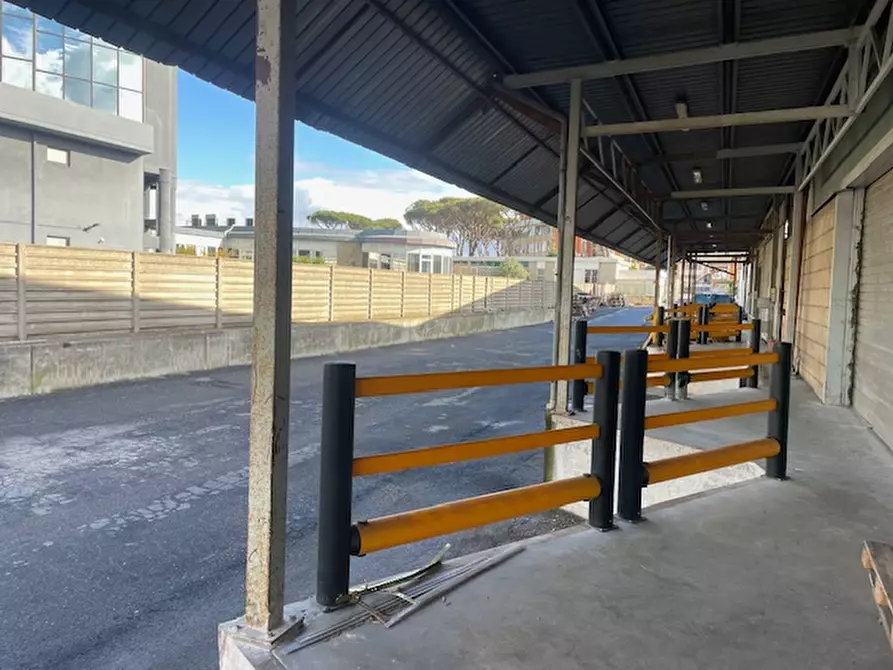 Immagine 8 di Capannone industriale in affitto  in Via Monte D'Oro a Pomezia