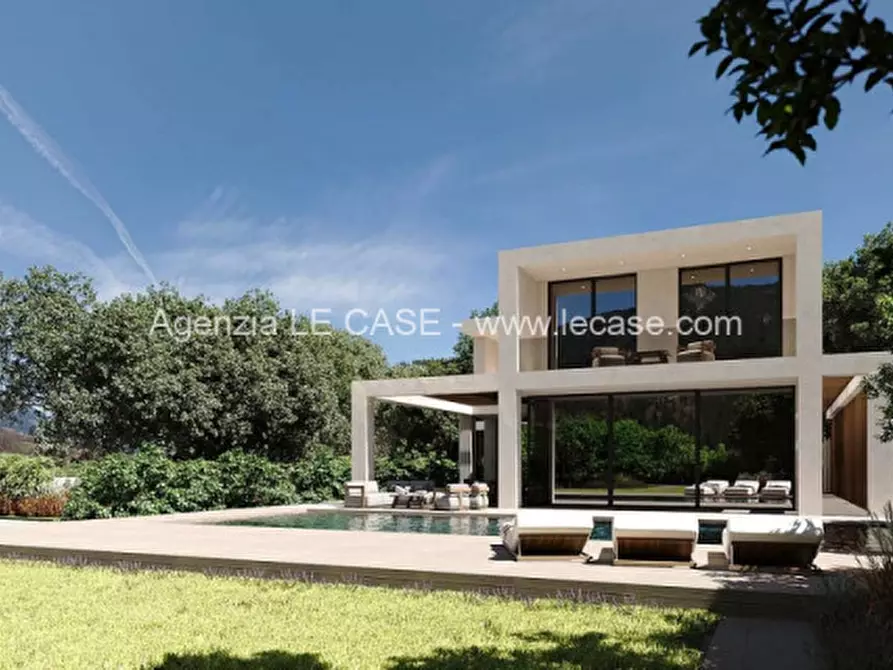 Immagine 1 di Villa in vendita  in via Donati a Forte Dei Marmi