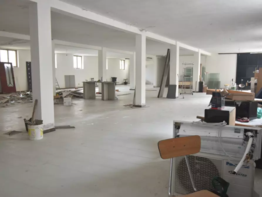 Immagine 3 di Garage in vendita  a Quartu Sant'elena