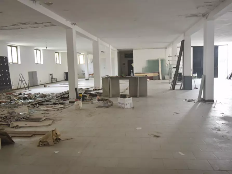 Immagine 5 di Garage in vendita  a Quartu Sant'elena