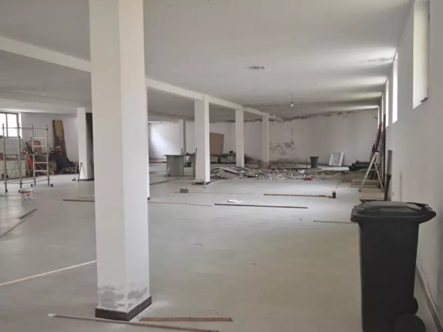 Immagine 6 di Garage in vendita  a Quartu Sant'elena