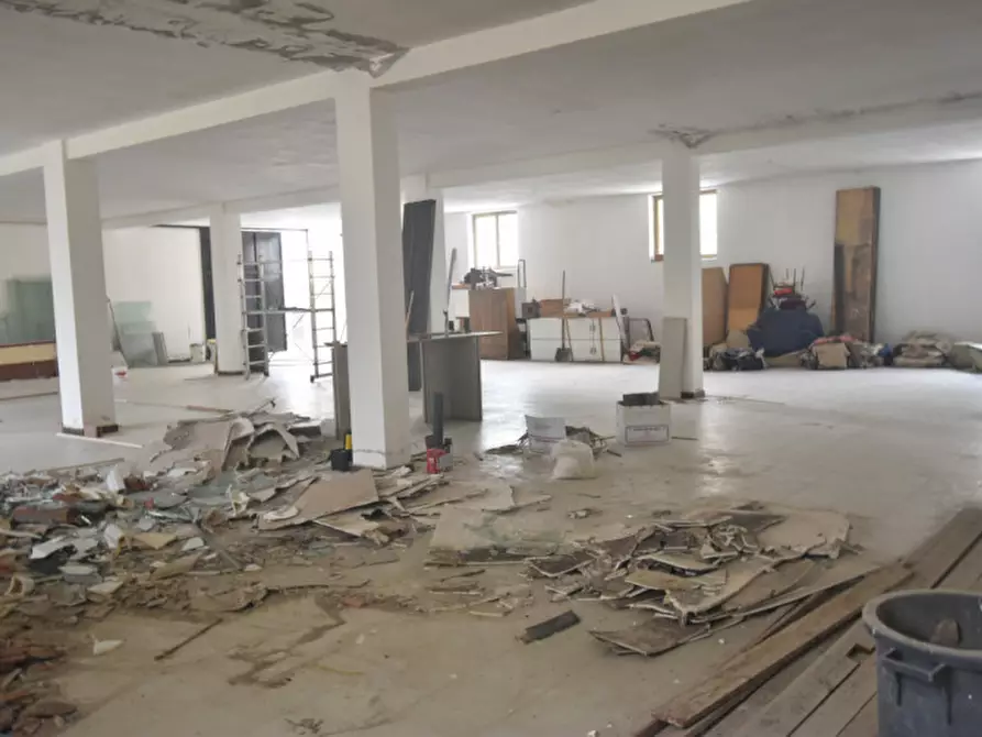 Immagine 7 di Garage in vendita  a Quartu Sant'elena