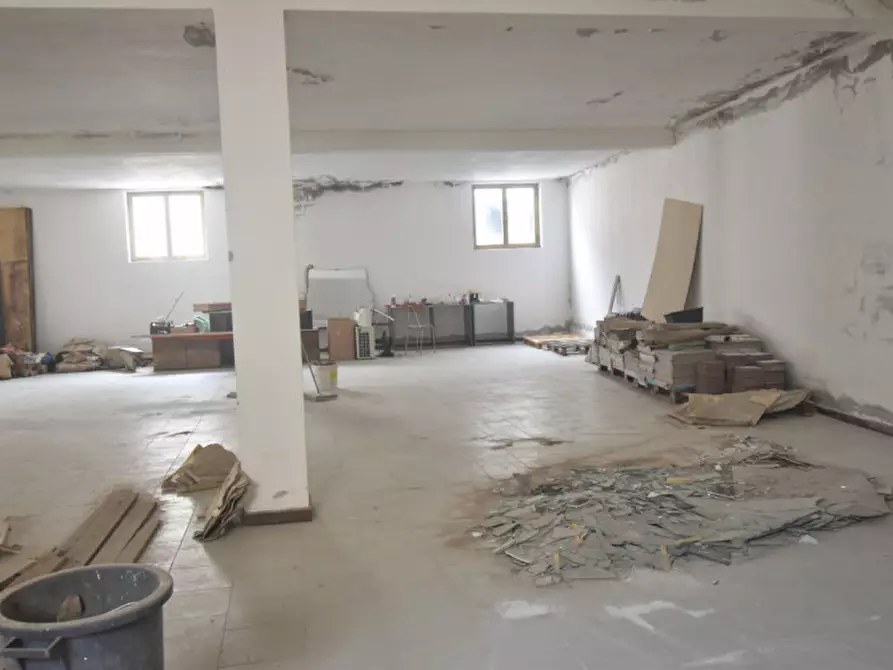 Immagine 8 di Garage in vendita  a Quartu Sant'elena