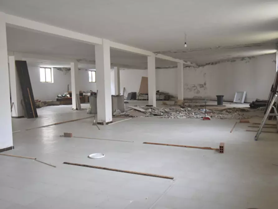 Immagine 10 di Garage in vendita  a Quartu Sant'elena