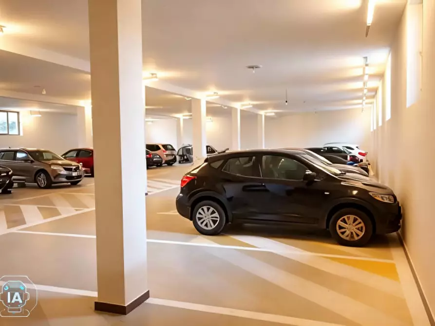 Immagine 11 di Garage in vendita  a Quartu Sant'elena