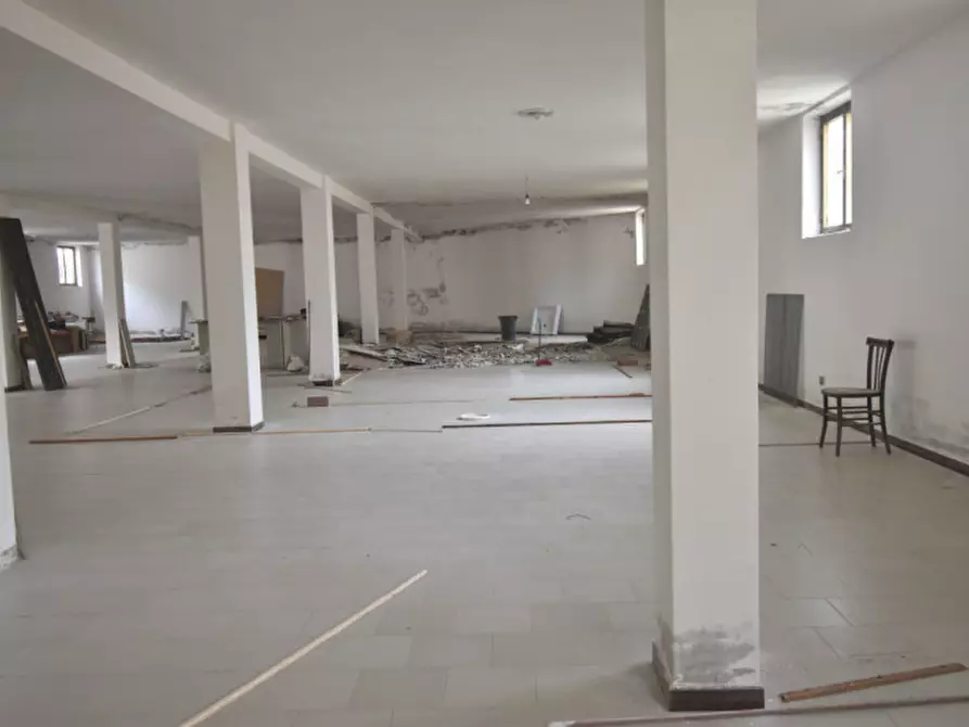 Immagine 12 di Garage in vendita  a Quartu Sant'elena
