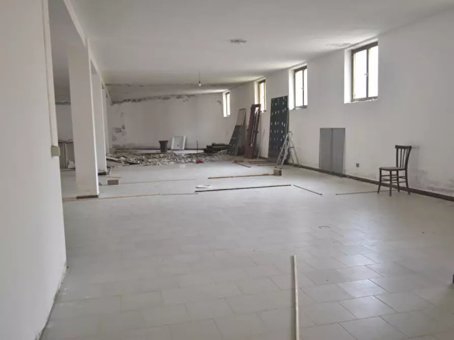 Immagine 13 di Garage in vendita  a Quartu Sant'elena