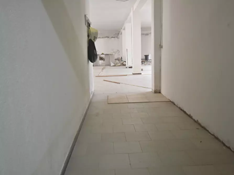 Immagine 15 di Garage in vendita  a Quartu Sant'elena