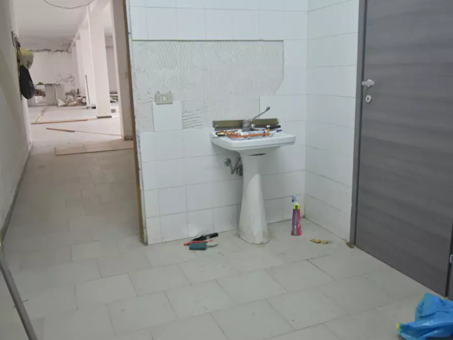Immagine 17 di Garage in vendita  a Quartu Sant'elena