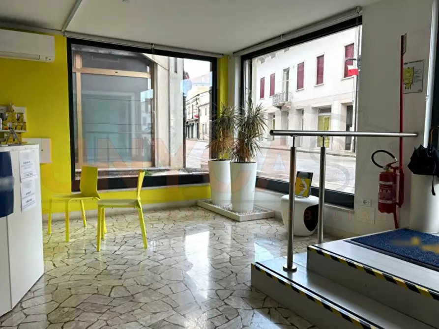 Immagine 1 di Negozio in affitto  in Via Roma a Montegalda