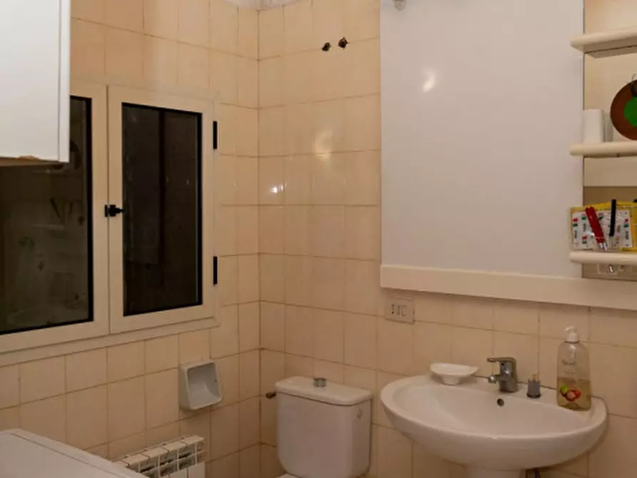 Immagine 39 di Casa trifamiliare in vendita  in via torre pellice a Roma