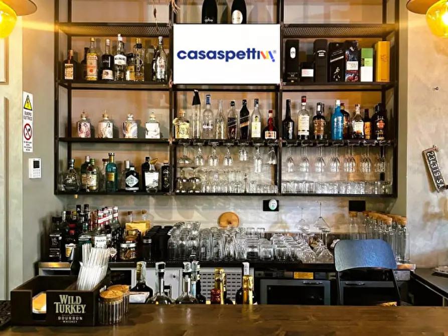 Immagine 1 di Attività commerciale in affitto  a Battipaglia