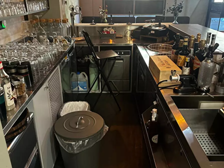 Immagine 2 di Attività commerciale in affitto  a Battipaglia