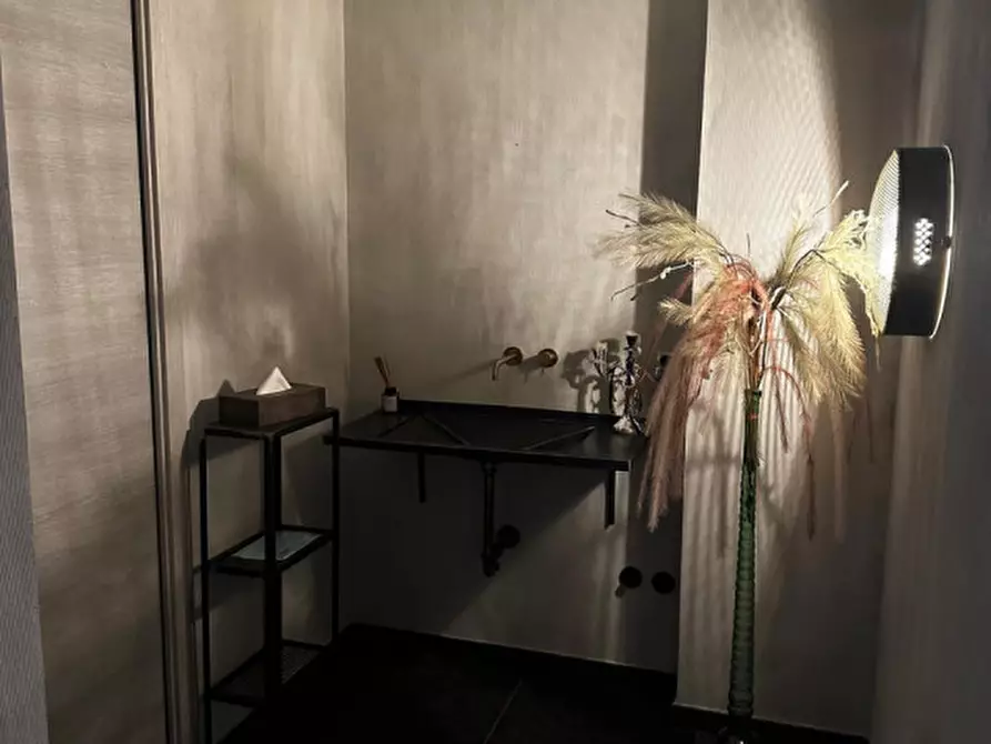 Immagine 5 di Attività commerciale in affitto  a Battipaglia