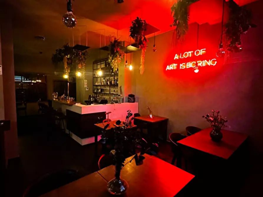 Immagine 9 di Attività commerciale in affitto  a Battipaglia