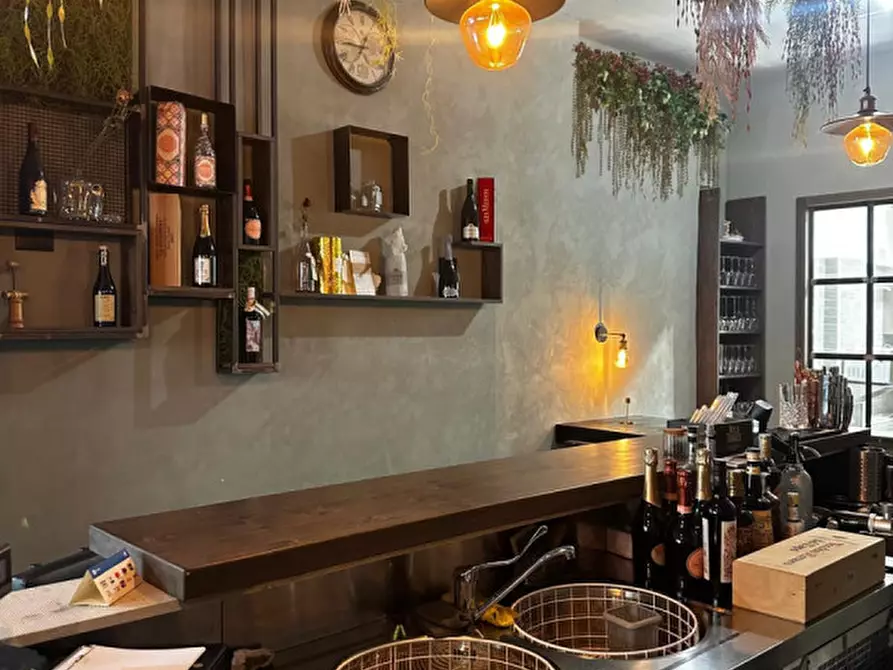 Immagine 12 di Attività commerciale in affitto  a Battipaglia