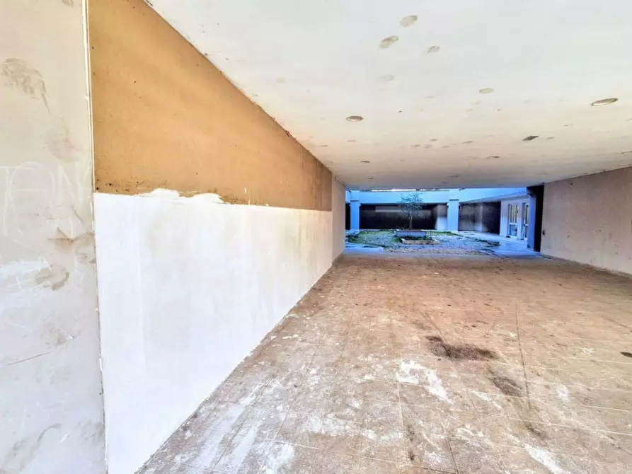 Immagine 12 di Attività commerciale in vendita  in Via della Vecchia Fornace, N. snc a Perugia