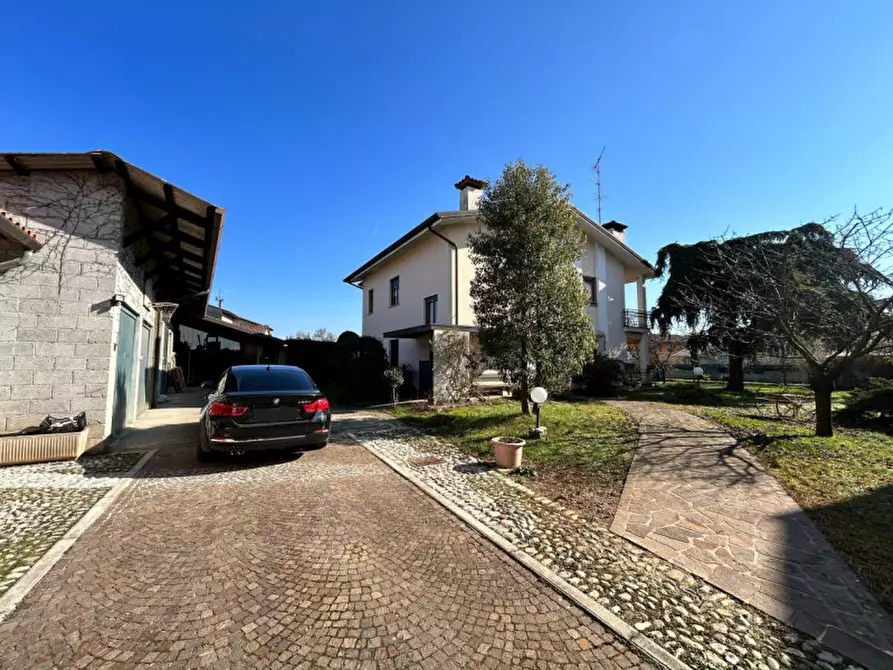 Immagine 1 di Casa trifamiliare in vendita  in Via Leopardi a Cormons