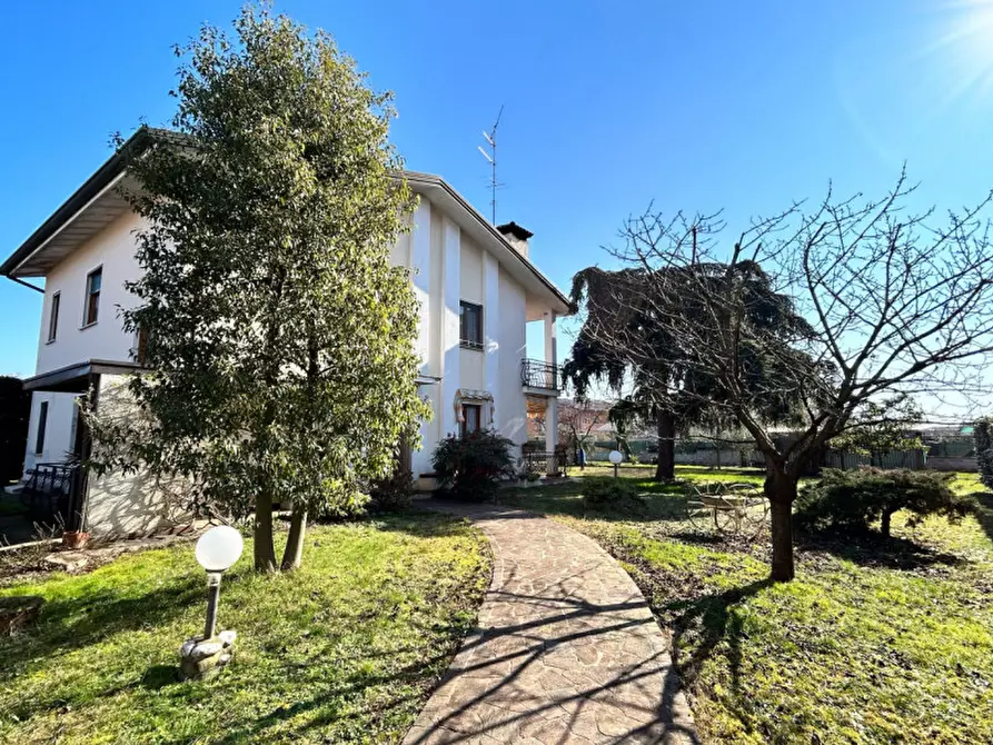 Immagine 2 di Casa trifamiliare in vendita  in Via Leopardi a Cormons