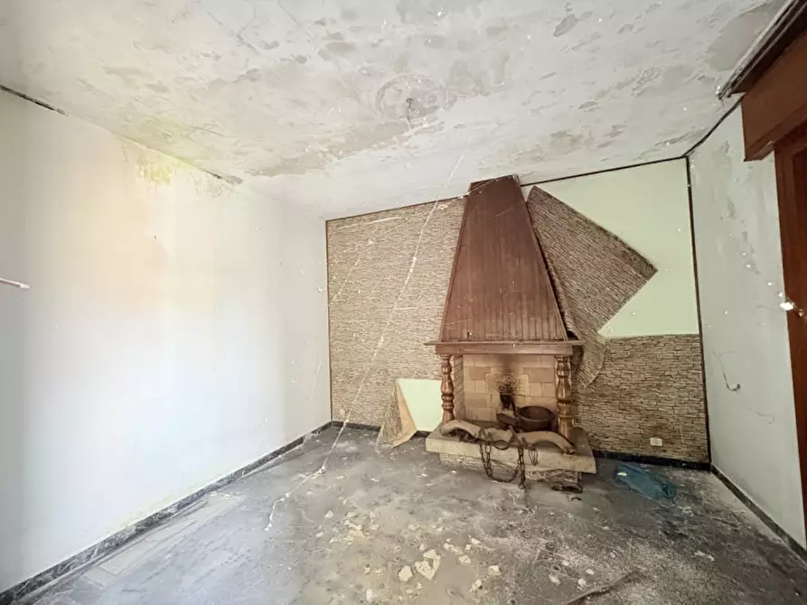 Immagine 25 di Palazzo in vendita  in Via Mirabello a Torreglia