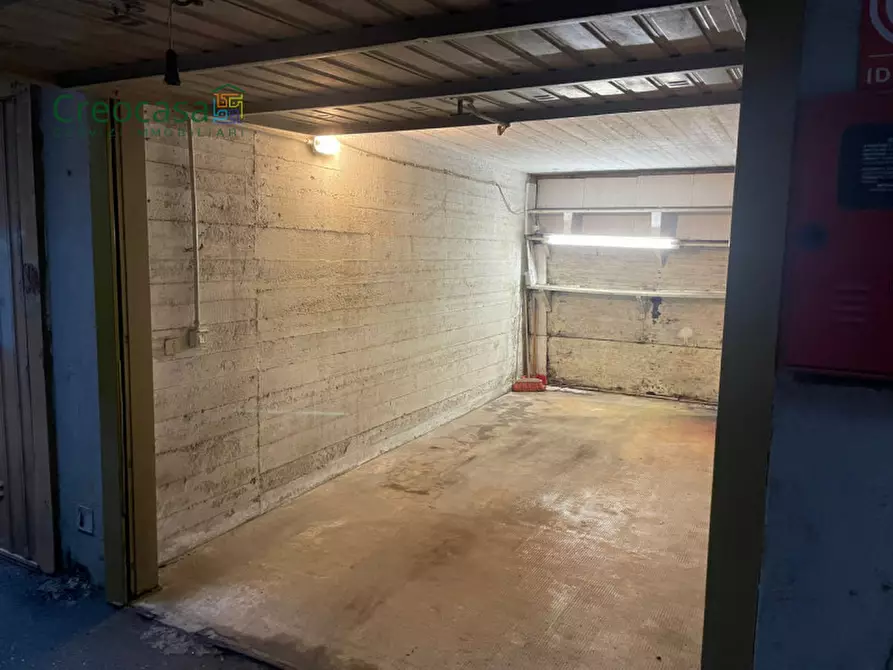 Immagine 4 di Garage in vendita  a Stezzano