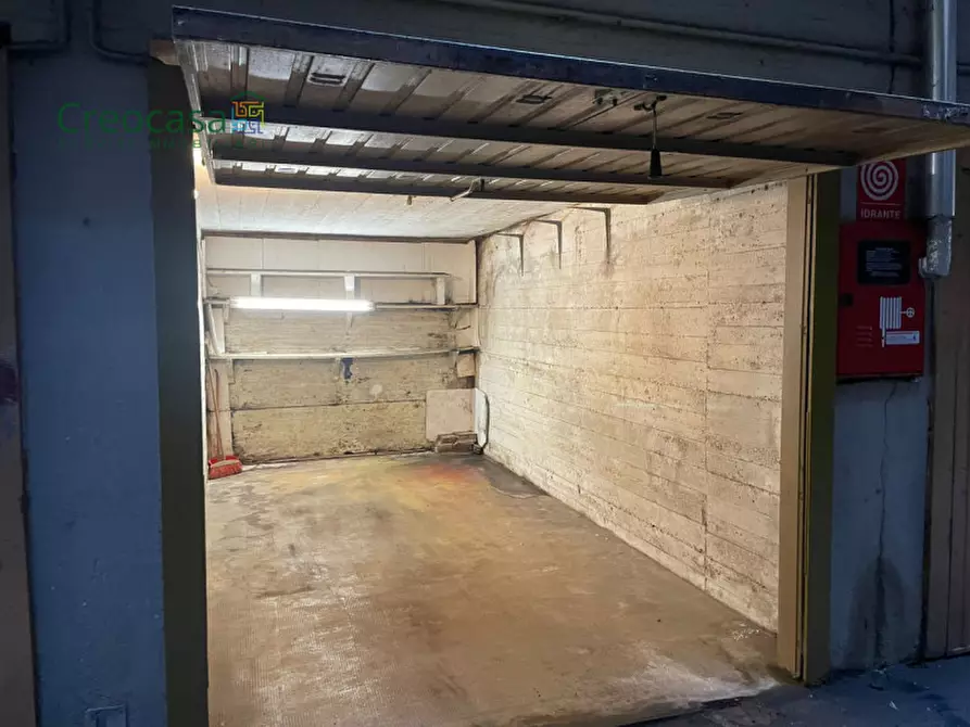 Immagine 7 di Garage in vendita  a Stezzano