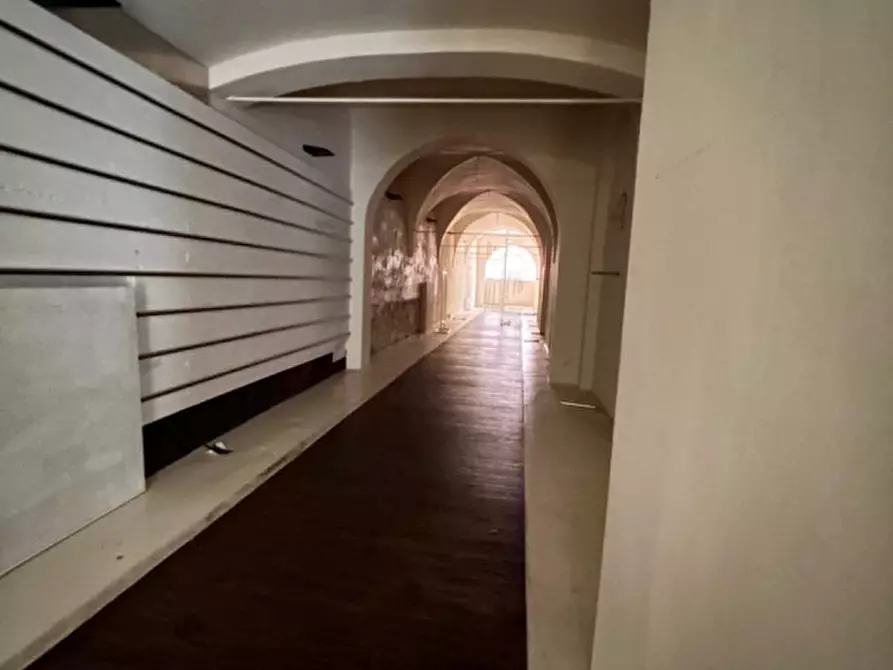 Immagine 13 di Negozio in vendita  in Borgo Giacomo Tommasini, 8 a Parma