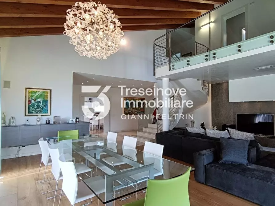 Immagine 1 di Villa in vendita  in Via Fratelli Bianchin a Paese