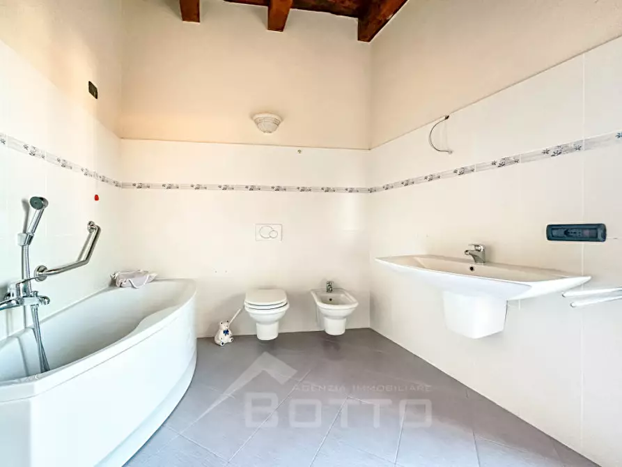 Immagine 25 di Villa in vendita  in Via Monte Rosa 96 a Ghemme