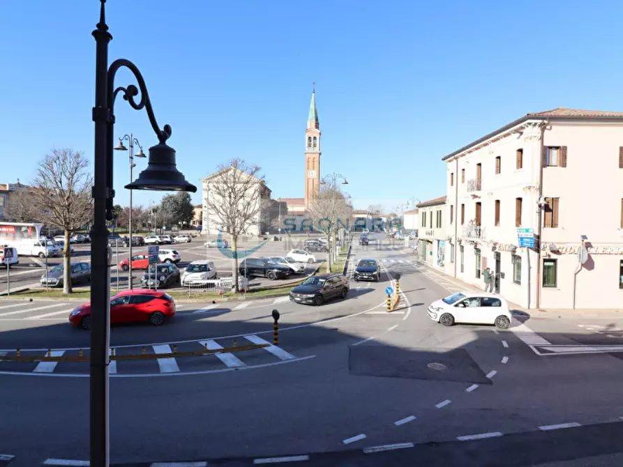 Immagine 1 di Palazzo in vendita  in piazza Marconi a Vigonovo