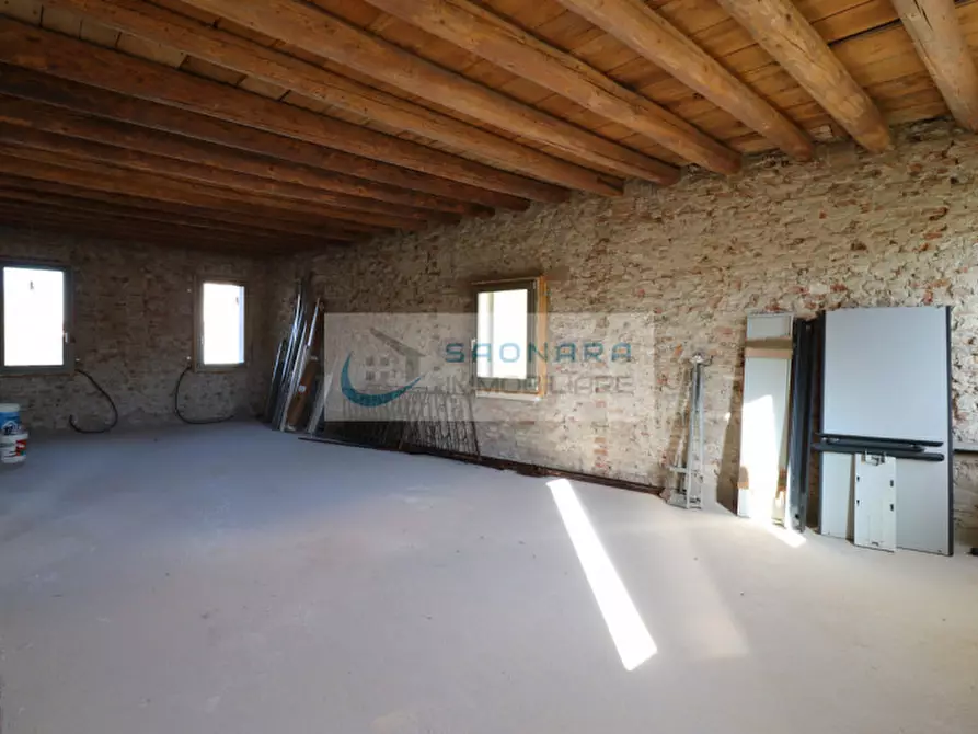 Immagine 10 di Palazzo in vendita  in piazza Marconi a Vigonovo